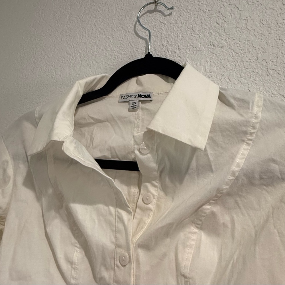 Fashion Nova Classic White Cropped Blouse